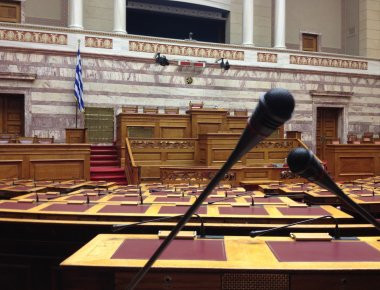 Βουλή: Ένταση μεταξύ της αντιπολίτευσης και της κυβέρνησης για τις ιδιωτικοποιήσεις